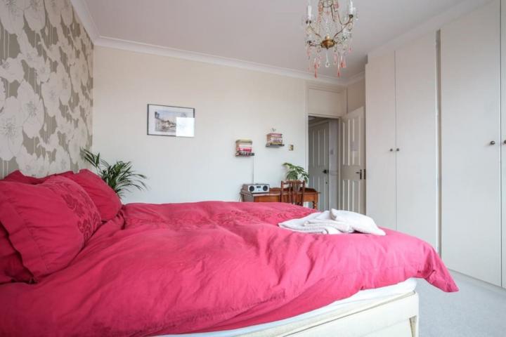 A bright and spacious two double bedroom property in Crouch End Ferme Park Road, Crouch End